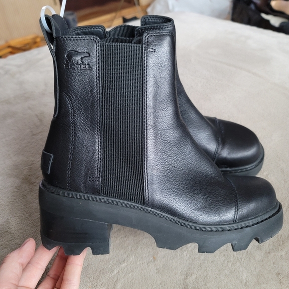 SOREL Joan Now Chelsea Boot Black Pull On Lug Sole - Picture 5 of 10